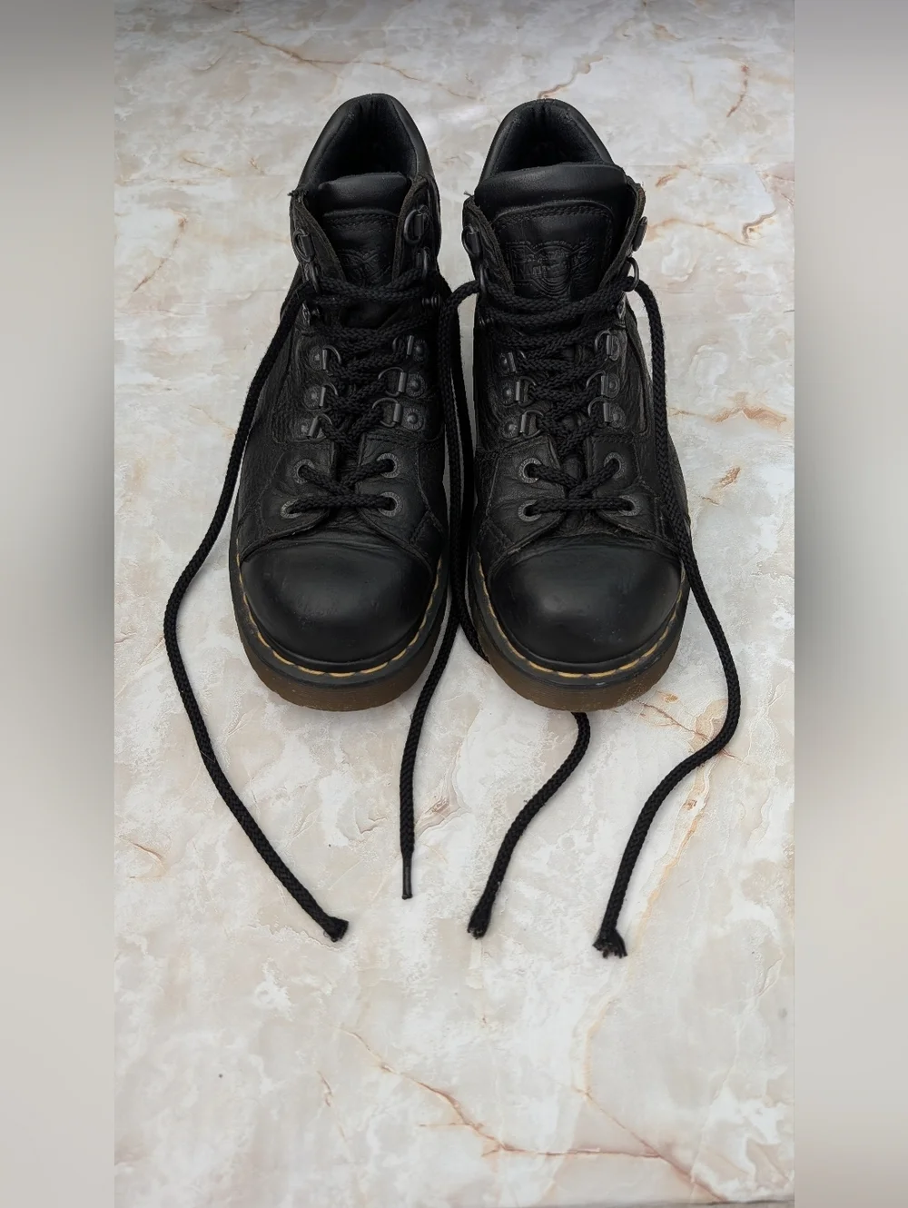 Unisex Dr. Martens Boots 10962  Black Leather Combat Men 9 / Woman's 10